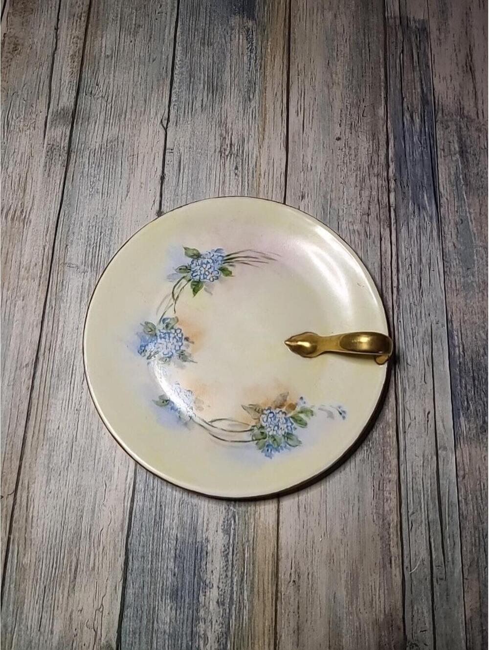 7.5 In Bavarian porcelain decorative Plate It With Gold Colored Handle